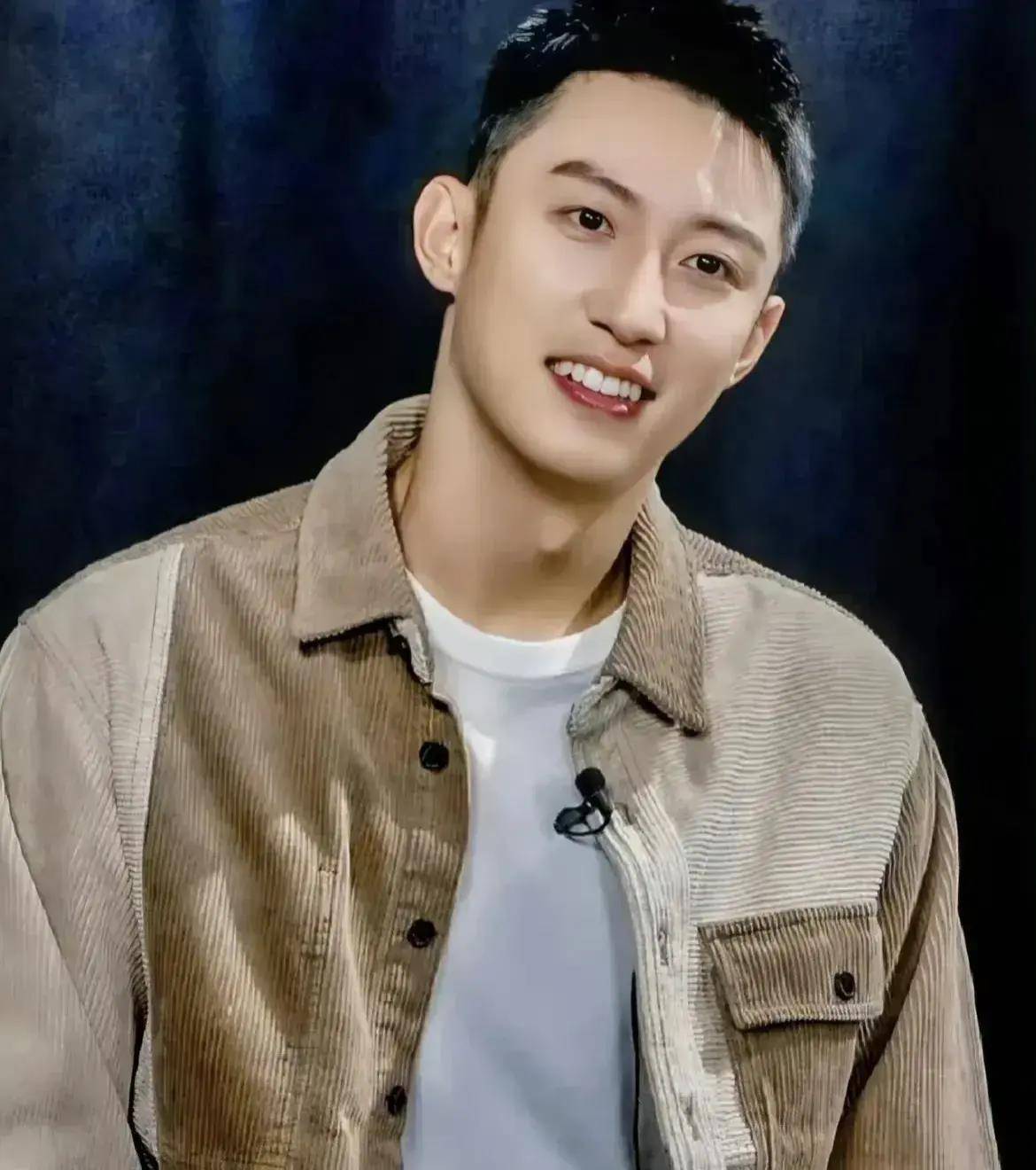 1天5个瓜,陈牧驰陈冰大秀恩爱,王大陆新恋情曝光,都是大瓜_李佳琦