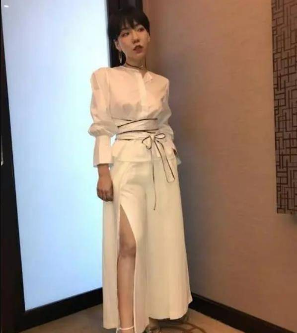 八如果说吴莫愁在歌唱圈有好身材,那么莫文蔚在娱乐圈也有好身材.
