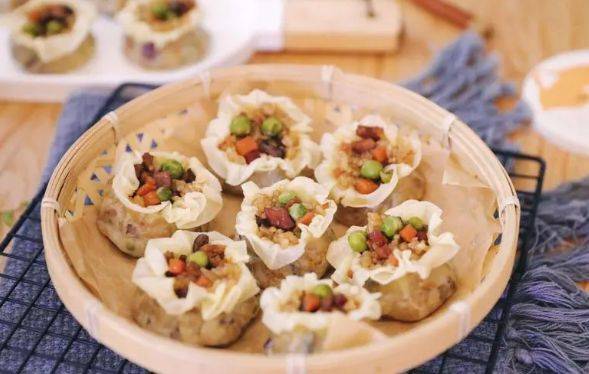 广东美食干蒸烧麦,淡中甜,色鲜味美_食材_传统_过程