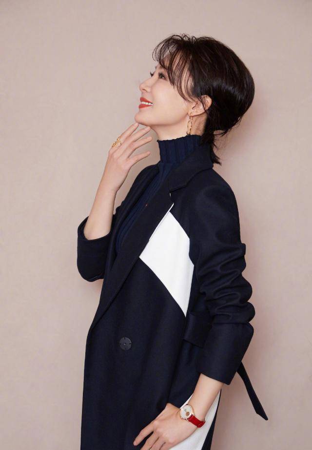 42岁陈数这气质是无敌了,只是把头发留长一点,更加有女人味_发型_短发