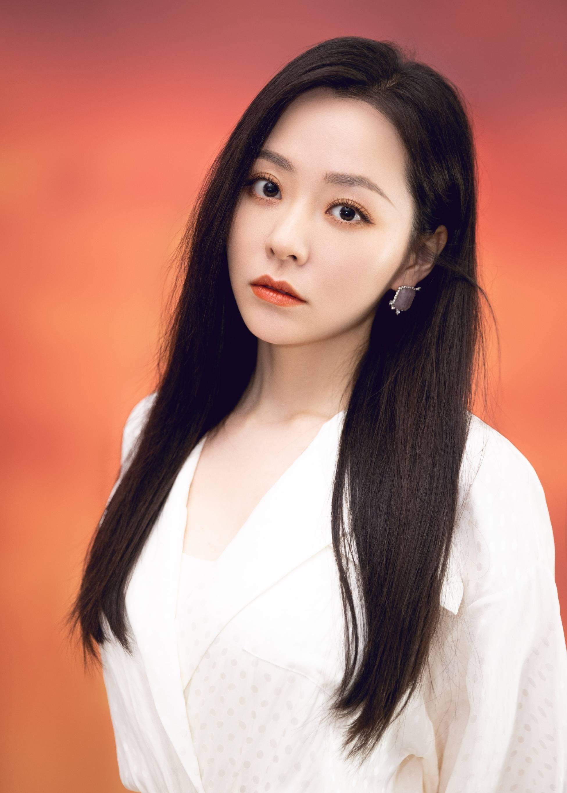 39岁张靓颖,绝代女神啊!会唱歌还如此性感饱满!_音乐_才华_比赛