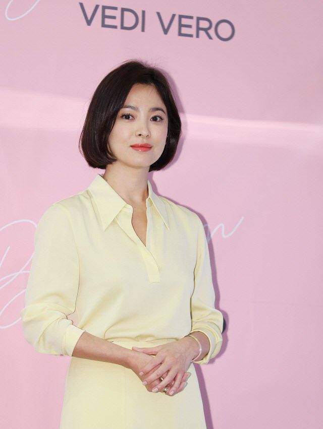 被38岁宋慧乔黄色连衣裙惊艳了!