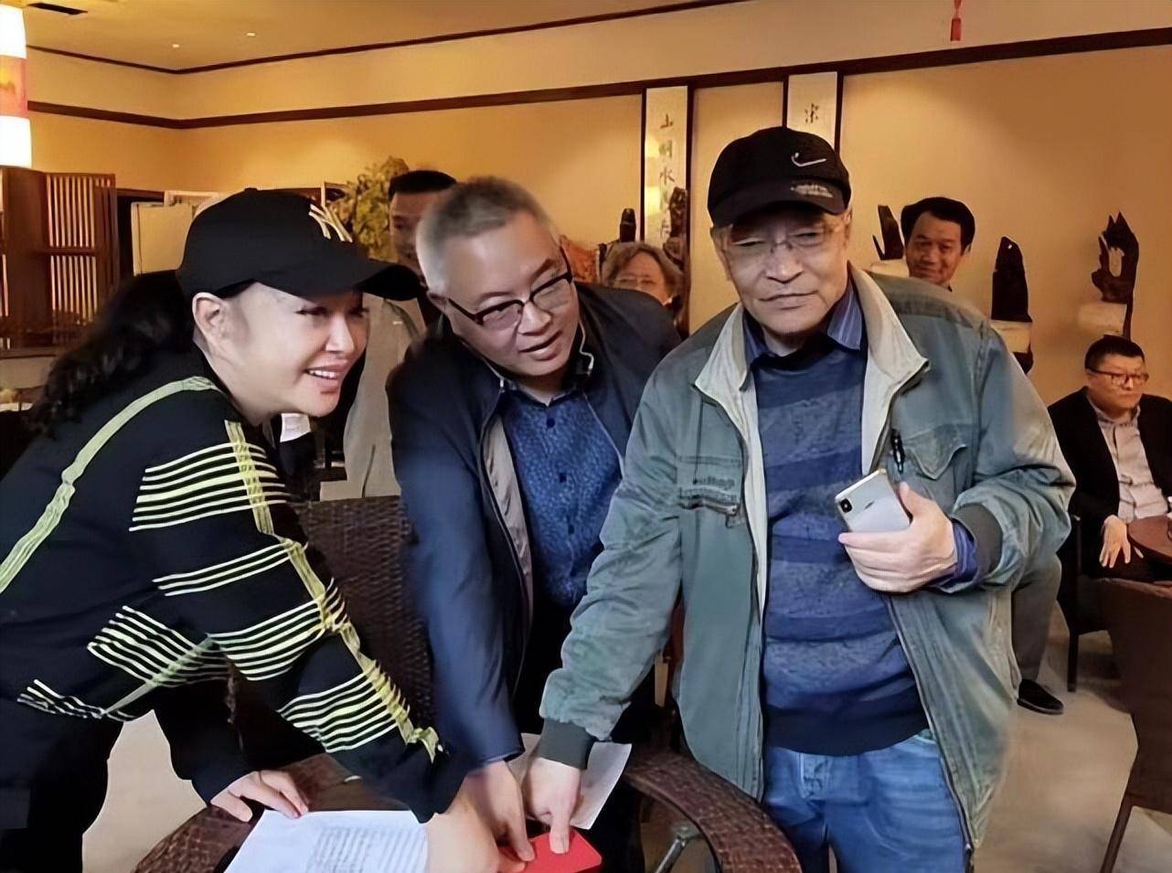 刘晓庆回家乡选墓地!