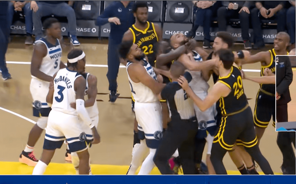 追梦锁喉戈贝尔遭疯狂恶搞 名记直言格林该被禁赛_克莱_冲突_摔跤