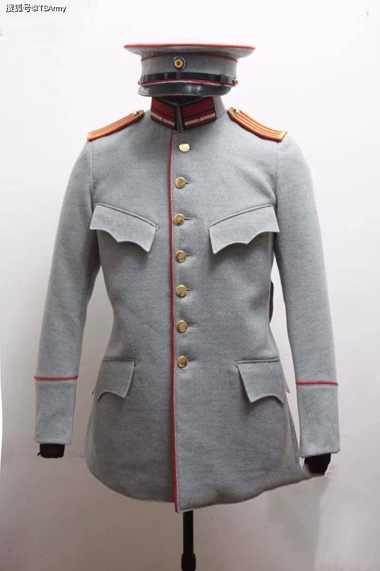 三,1910年式军服二十世纪初期的新军士兵也配备绑腿,有的是传统的缠绕