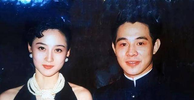 回顾利智:被李连杰宠爱34年,外人看来是掉进蜜罐,甜蜜背后是眼泪_父亲