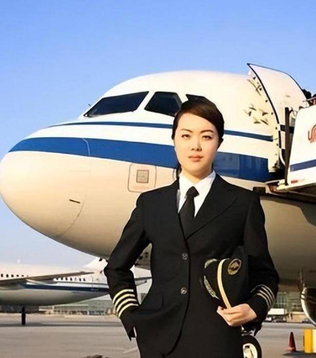 国航第一位女机长:24岁跟飞,28岁晋升机长,美貌与实力并存_王峥_飞行