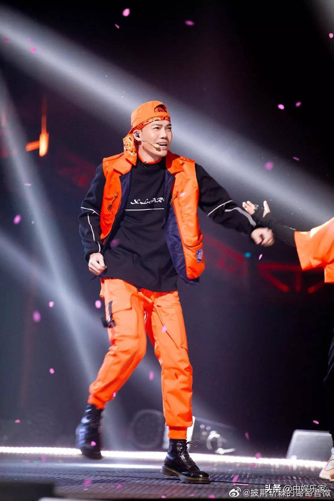 比拼失败,陈小春阵营在权衡利弊之下,李云迪成了炮灰被淘汰,而人气