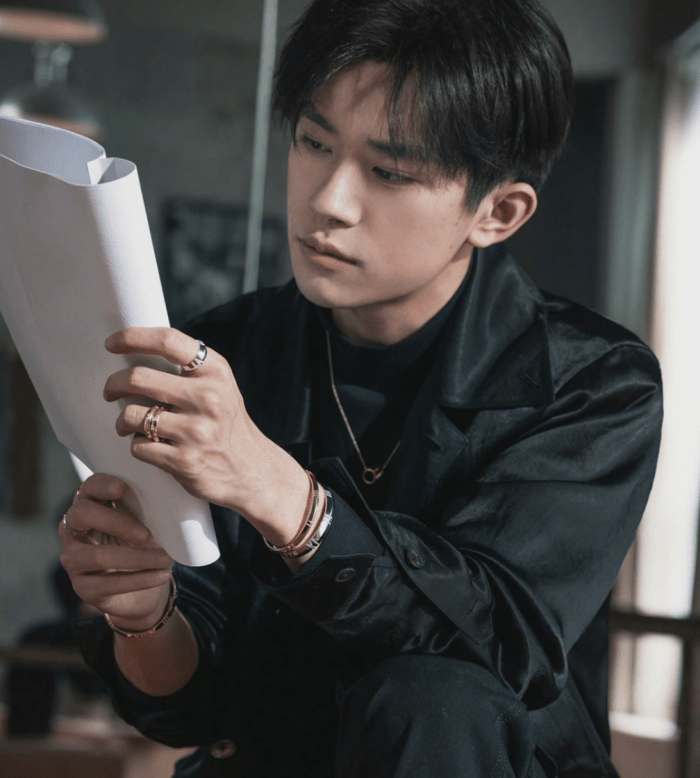 戴上珠宝的易烊千玺你爱吗?tiffany&co.