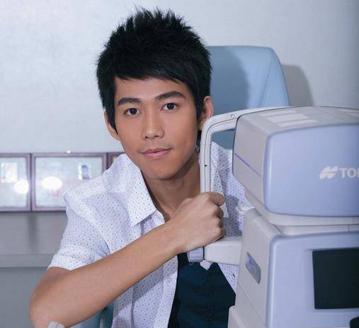 2010年李炜参加快男时,苏醒以师兄身份友情助唱,现场的他还自豪地介绍