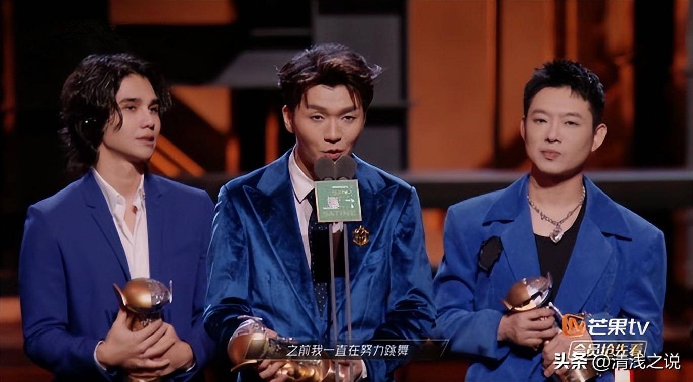 披哥3:马晓龙得知自己拿下最后一个成团名额,表情跟杨长青同款_王耀庆