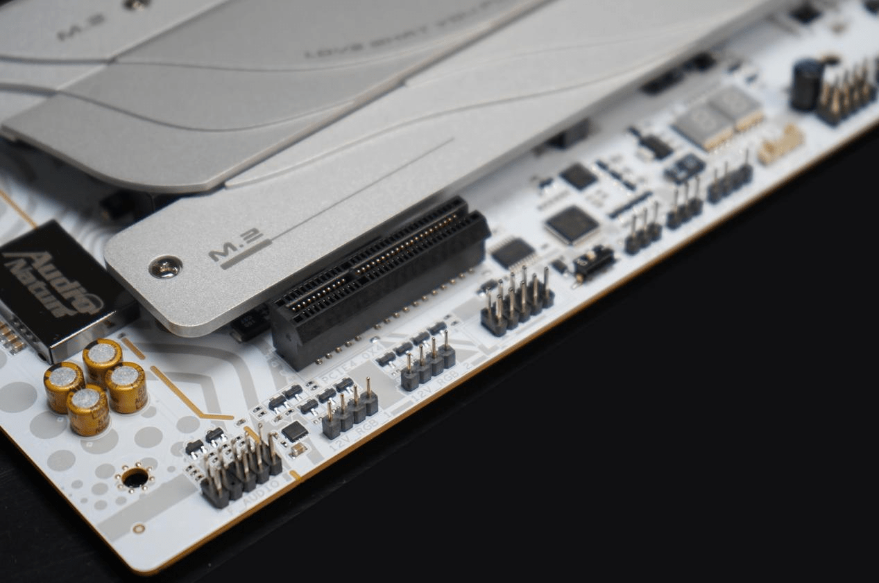 0接口,旁边是usb3.0前置扩展接针,横向布局.