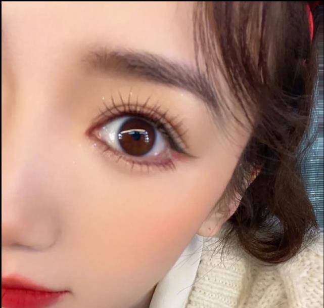 毛晓彤发自拍,网友惊呼:你是吃可爱多长大的么?_毛衣_时尚_效果