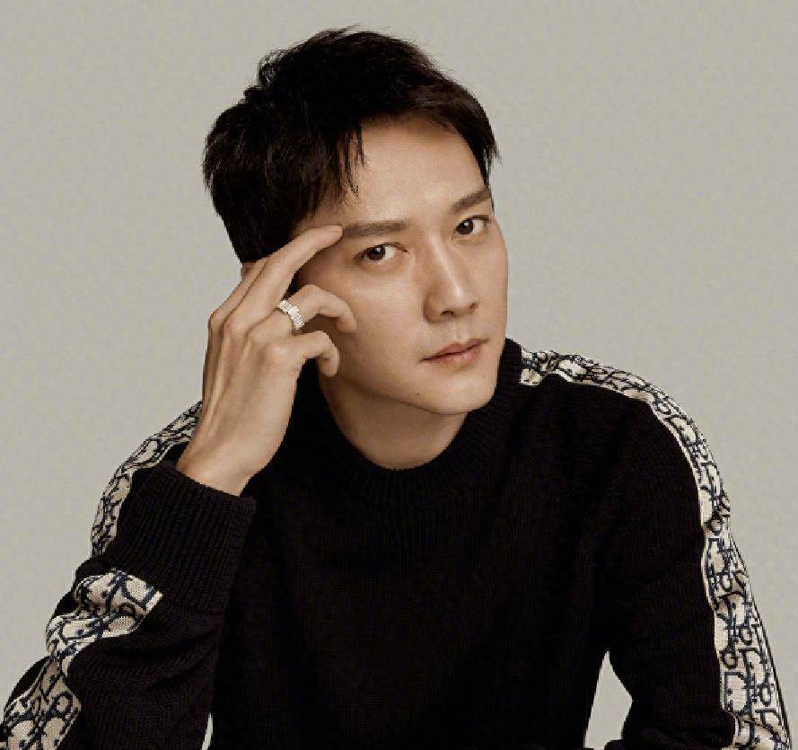 成就和职业生涯冯绍峰1978年出生于北京,成长于一个普通家庭.