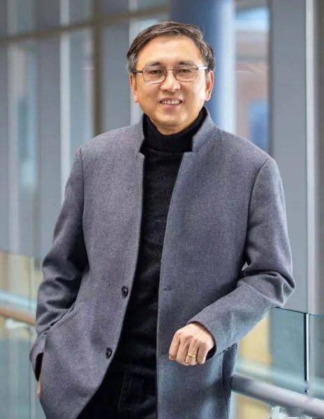 现为阿卜杜拉国王科技大学教授,美国宾州州立大学数学系 verne m.