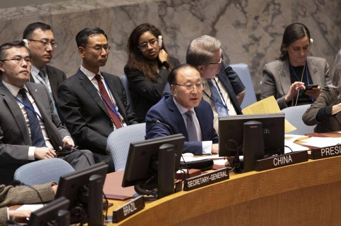 中国常驻联合国代表张军大使中国在表决中,毫无疑问投了赞成票,咱们的