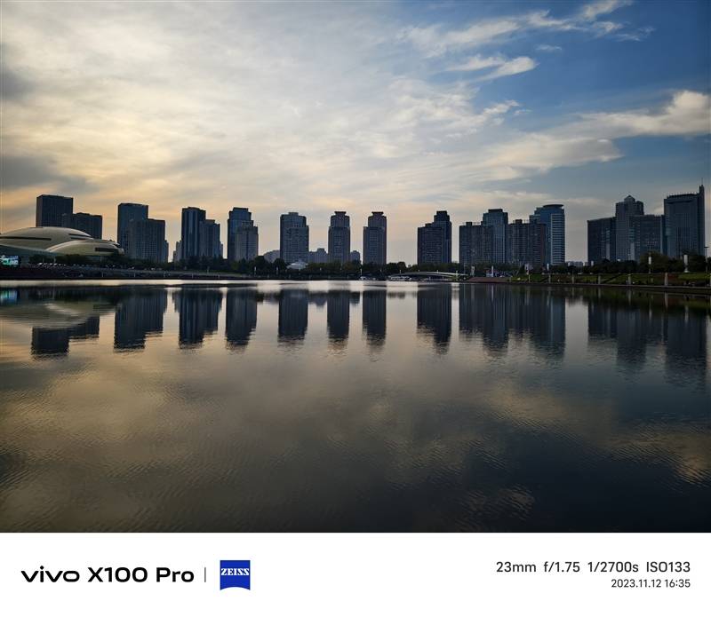 拍月亮那都不是事儿！vivo X100 Pro评测：APO认证的超级长焦 它能拍太阳(图16)