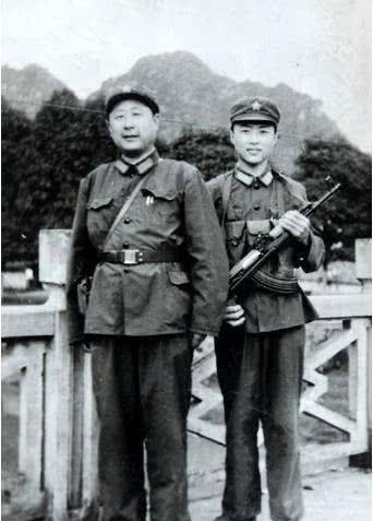 首长的三个警卫员,两人都当上了司令,他最受信任,却成了农民_崔勇