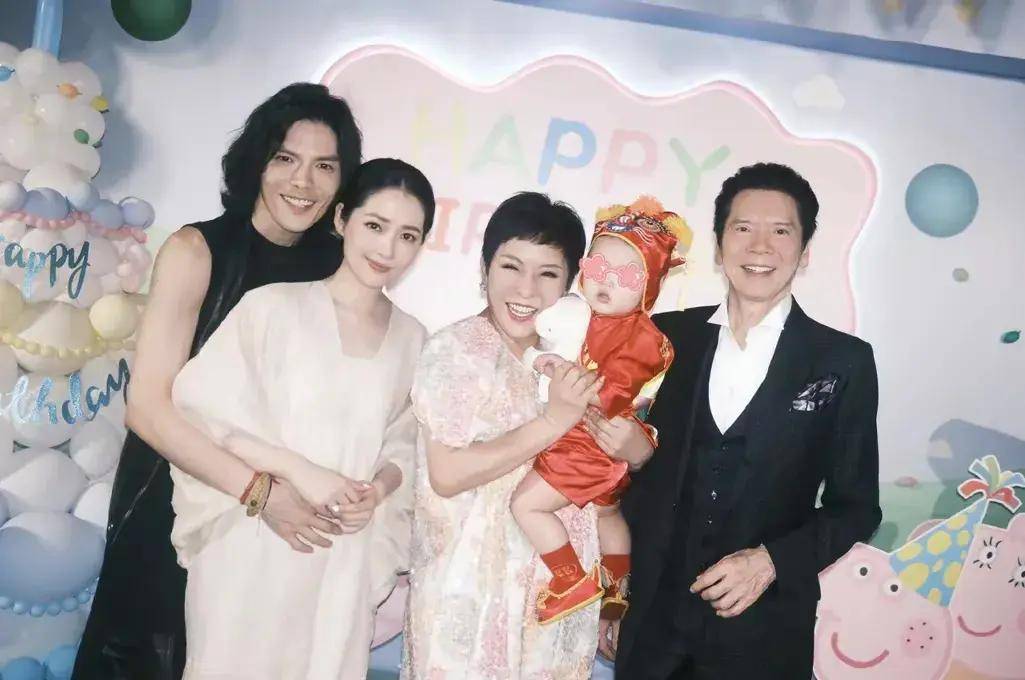 郭碧婷被赞比张碧晨聪明,不去父留子,要公婆,夫妻绑定彼此照应_向佐