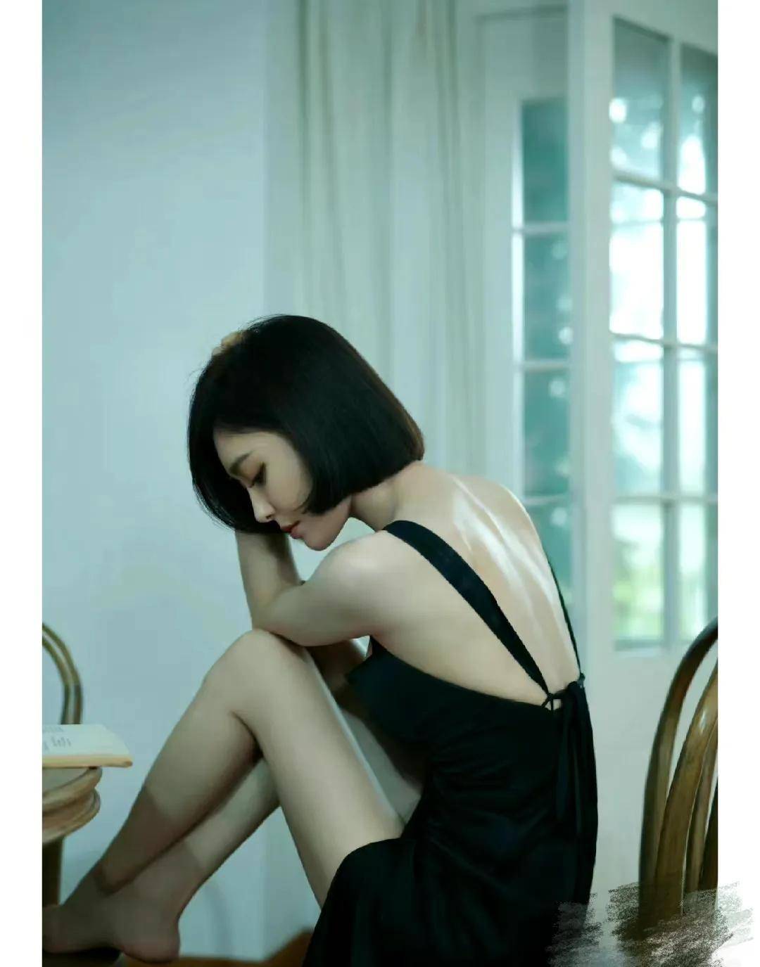 40 秦岚少女身材超爱秀,紧身衣露脐装,姐姐腹肌开瓶盖_照片_休闲_小
