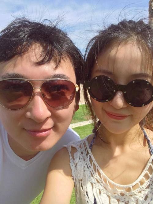 王思聪太古里炫十万球鞋,神秘光腿美女陪伴,旧人焦可然再受关注_两个