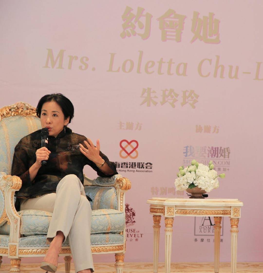 叶倩文差朱玲玲3岁却不像同个时代,一个有老年感,一个满身贵气