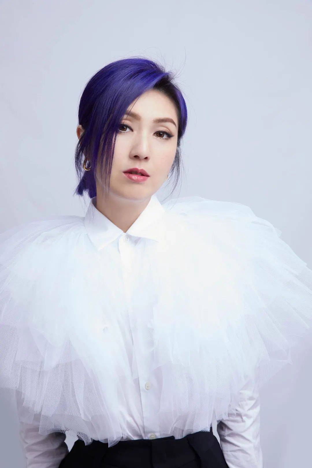杨千嬅,中国香港女歌手,代表作《大城小事》《少女的祈祷》《再见二丁