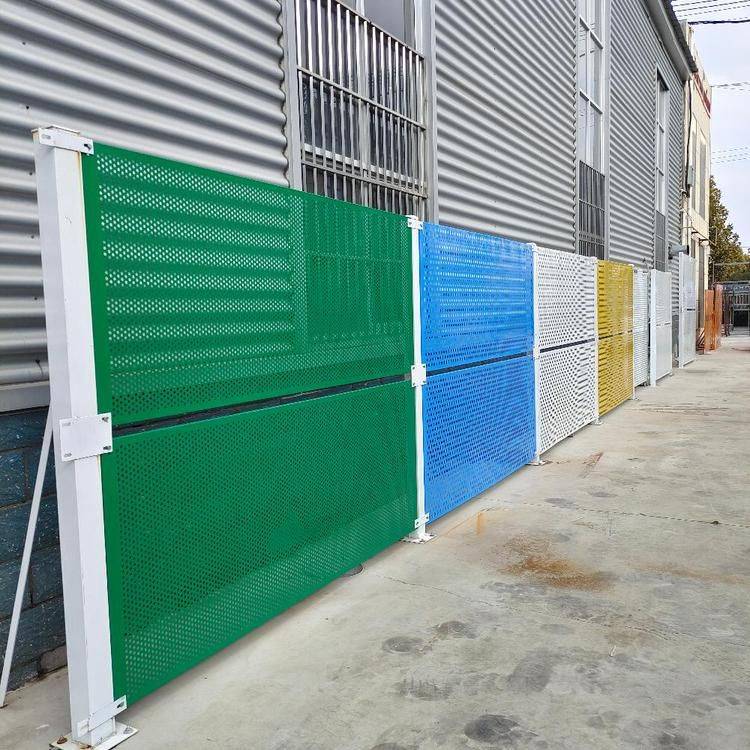 修路黄色防风隔离板 防风冲孔板围挡 沿海抗风冲孔围挡_车辆_道路
