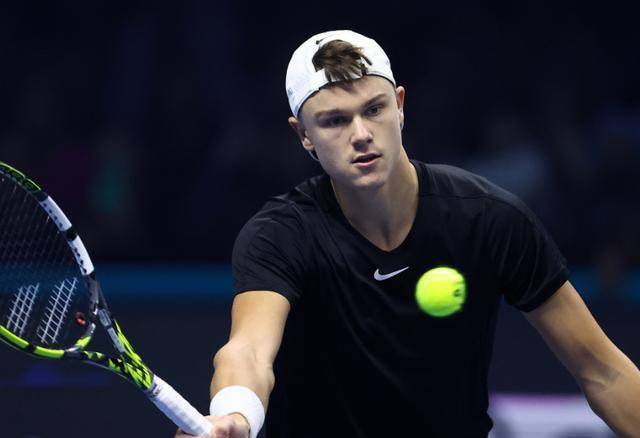 丹麦小将17分钟收入逾47万美元,西西帕斯道歉感到羞愧!