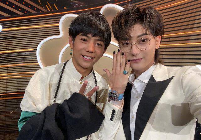 黄子韬再做新美甲发照炫耀,首晒美甲细节照,我被小拇指美甲设计感动