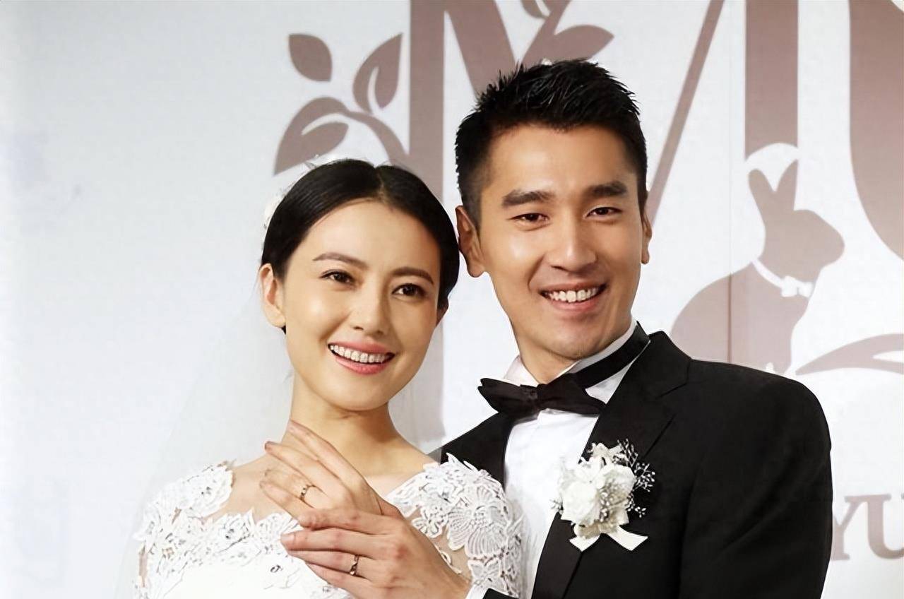 穿229元拖鞋骑单车接女儿,rhea正脸曝光超像爸_赵又廷_网友_女明星