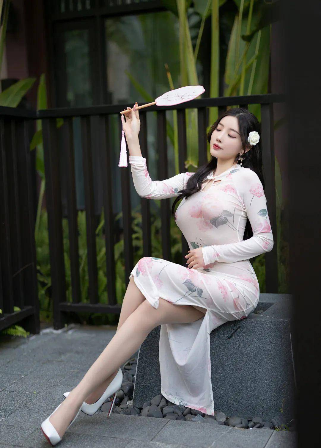 杨晨晨:夏季的复古国风会让你成为街上的焦点,女式日常改良碎花旗袍