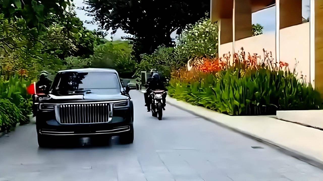 "一汽红旗n701"果然不一般,气场十足,轻松拿捏美国陆军一号!