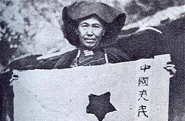 但1942年,小叶丹遭到在国民党收买下老对手罗洪部落的埋伏,伟人的生命