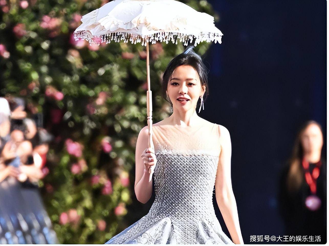 顶级骨相的代表,当39岁张靓颖跟36岁刘亦菲站一起,我才彻底明白_动画