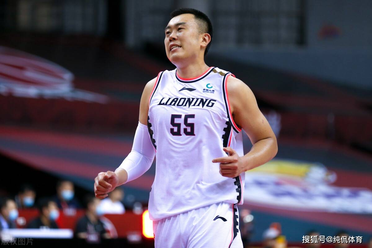 鄢手骐用4场比赛将自己职业生涯打没了球迷手帝能力真不差