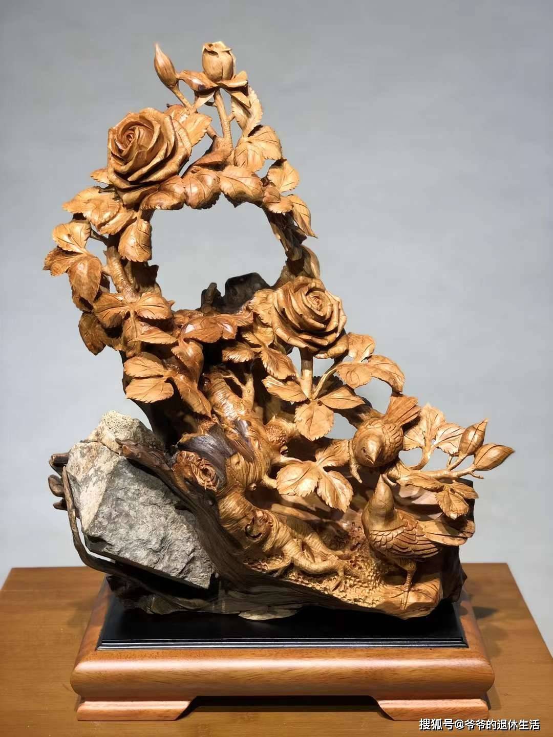 崖柏根雕艺术品真的很迷人吗?_自然_加工_悬崖