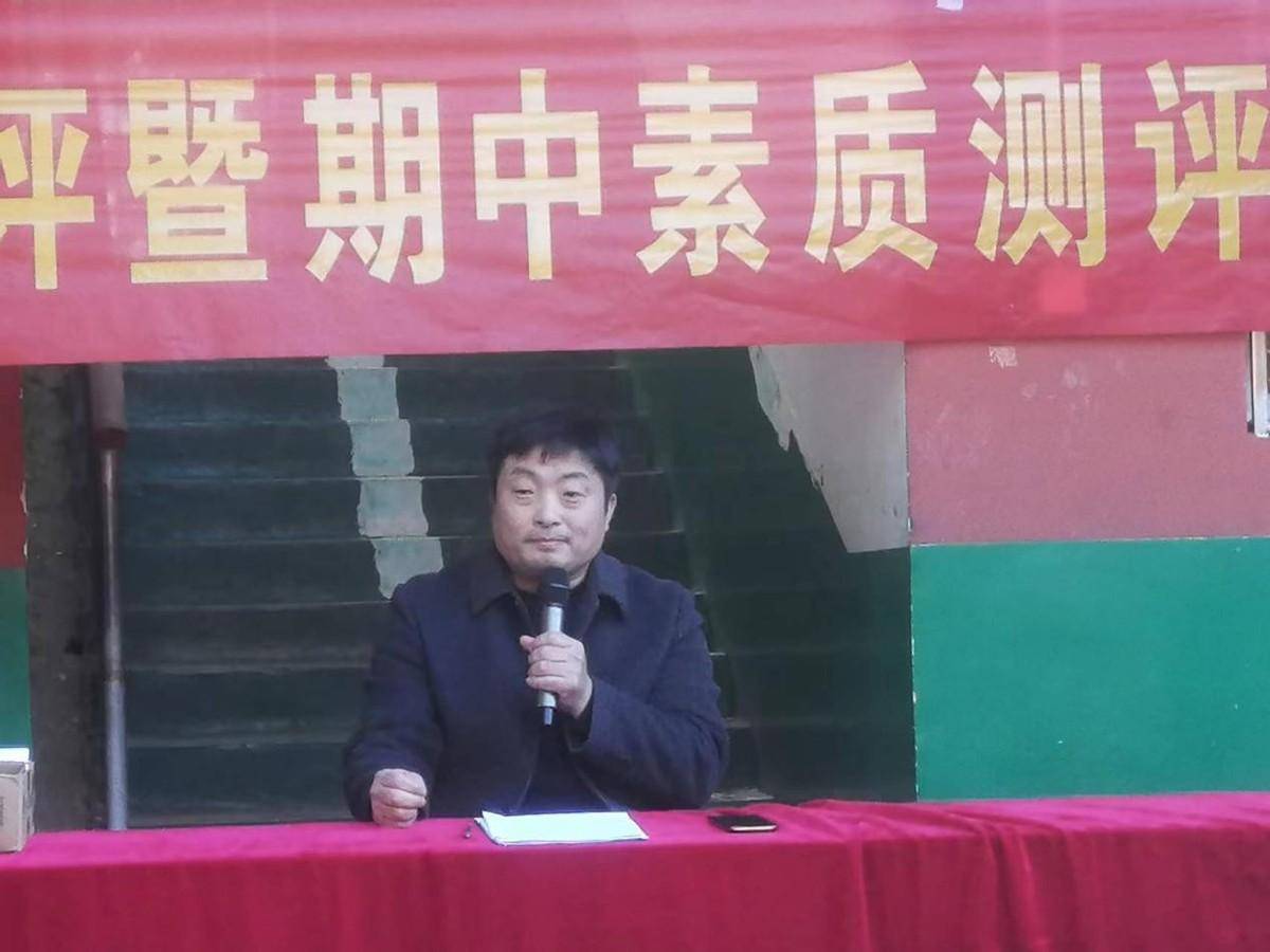 邓州市十林镇凤杨小学举行作业展评暨期中素质测评总结表彰大会_家长