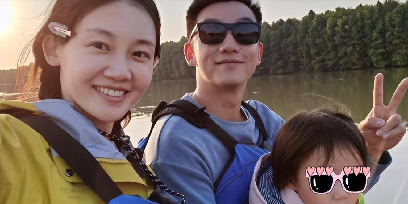 淼淼一家五口的露营经历,虽然只是人生的一个瞬间,但却引发了人们对