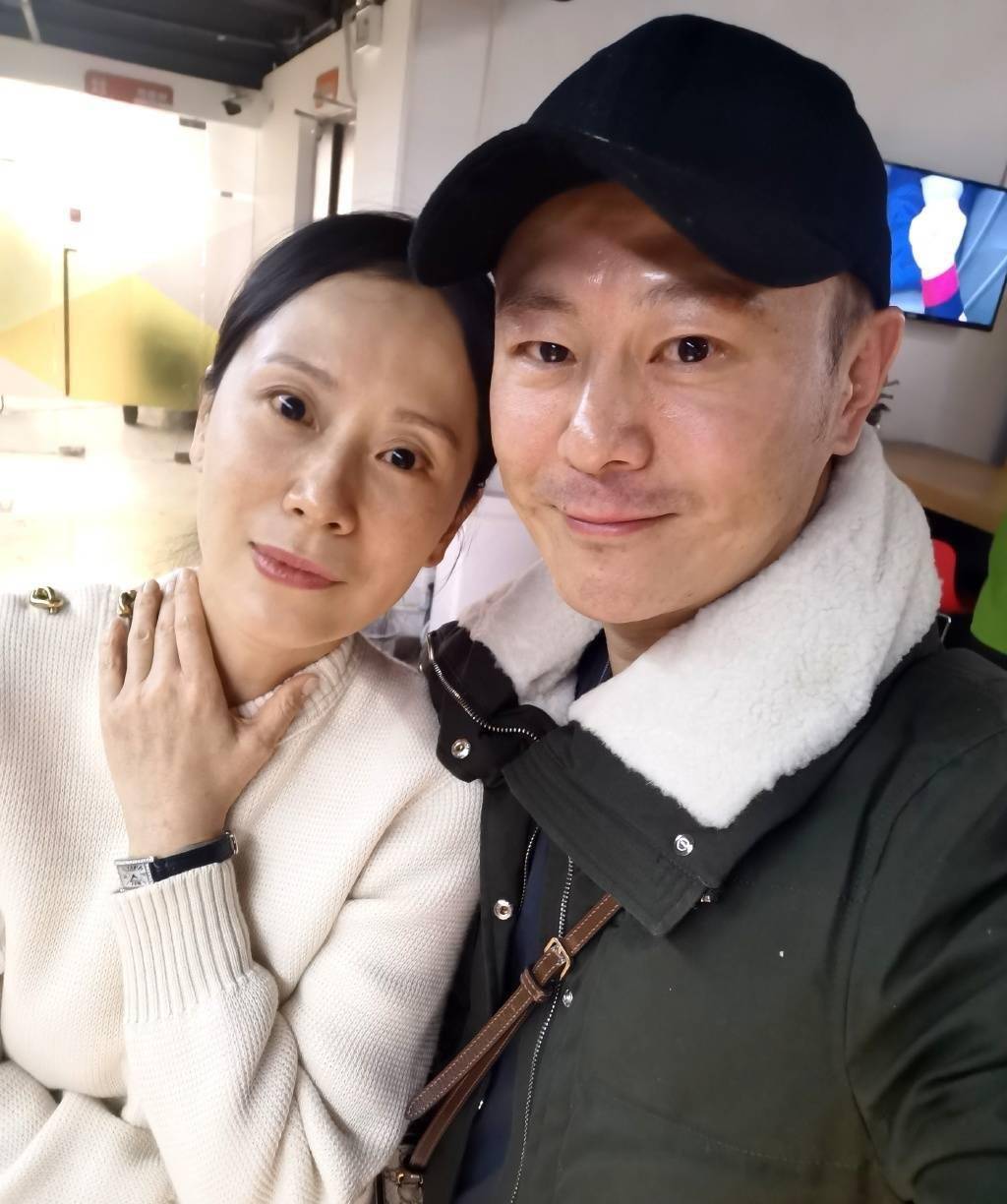 北影97届私下小聚,海清状态好,黄磊c位,黄海波无人合照显落寞_电影