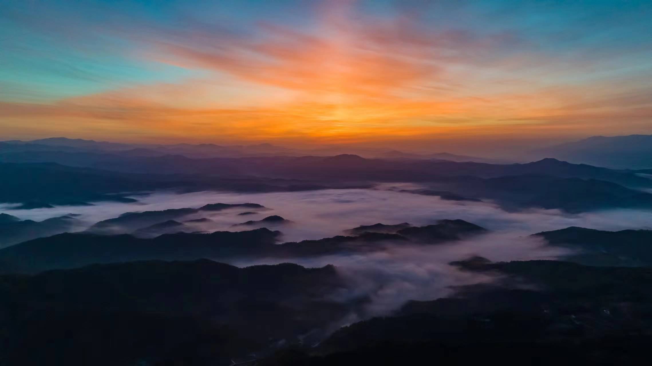 在哪里都可以看到太阳的升起,何处日出不耀眼,高山观日更夺目