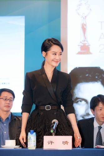 许晴疑似被封杀?遭ai换脸除名,如今风韵犹存疑得罪人销声匿迹