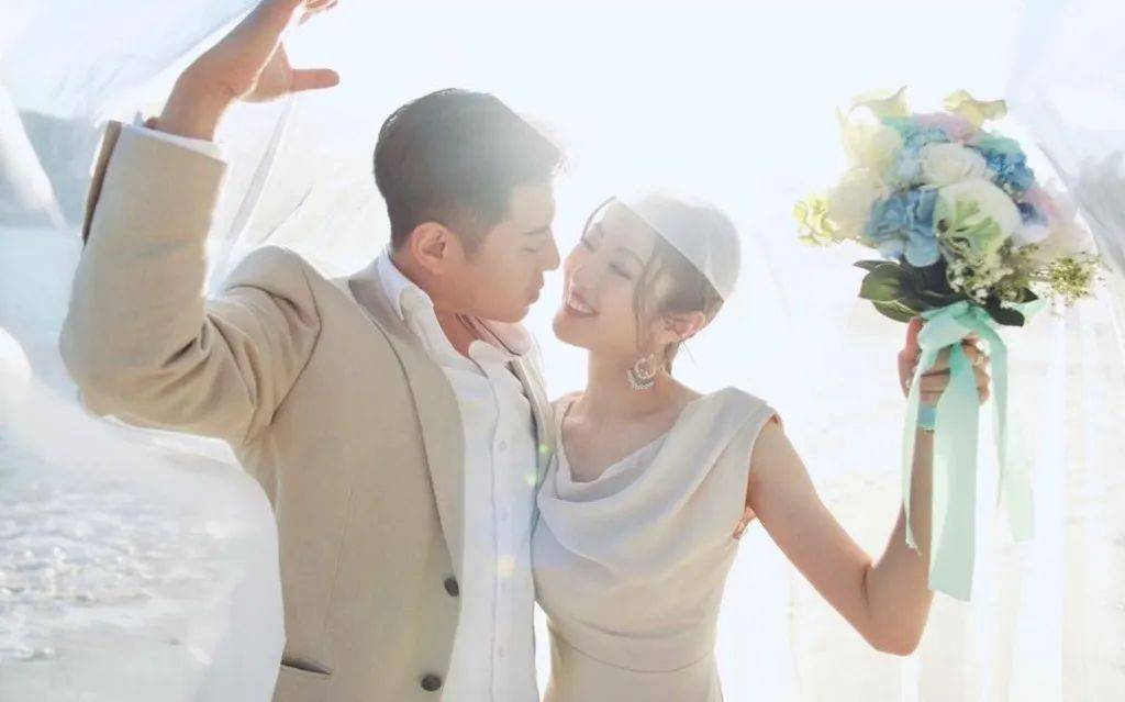 35岁《爱·回家》首代秘书嫁多金老公竟要站街?_谢芷伦_小角色_事业