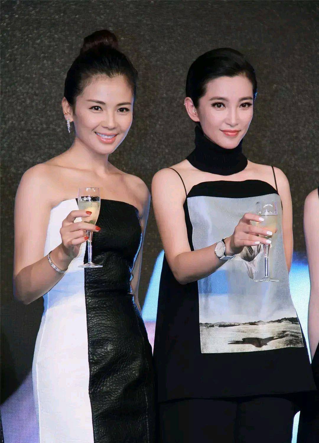 看了女星们纽约时装周的生图,被50岁李冰冰惊艳了,大花就是大花_照片