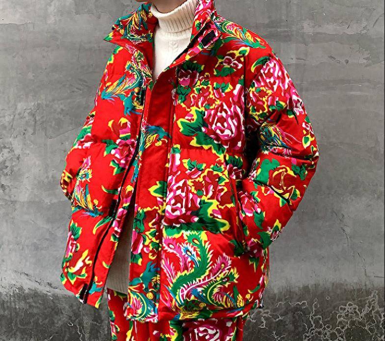 首先我们要了解一下东北大花袄的历史背景.