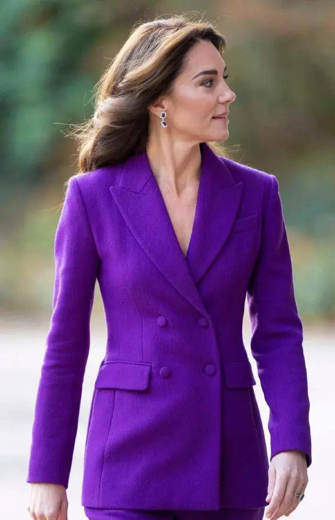 凯特王妃"体制内"穿的10件衣服,紫色优雅,驼色时尚,格纹很英国!