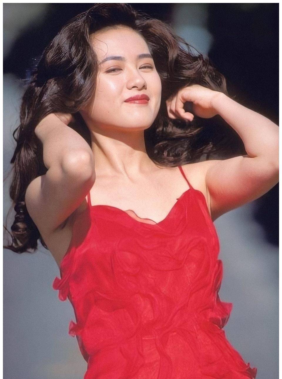 "香艳女神"李丽珍,就这样写好了她的结局,毁誉参半终无遗憾_黄百鸣