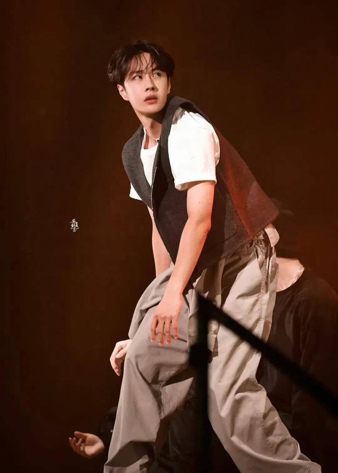 内娱高颜值男艺人数据排名,邓为22肖战第7王一博第5杨洋登顶_身高_cm