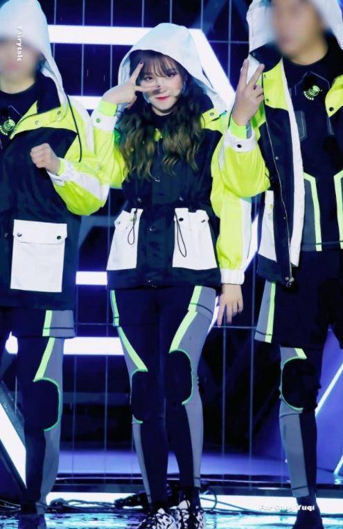 宋雨琦的腿有多粗?把别人穿的运动裤都穿成了时尚裤,我太难了!