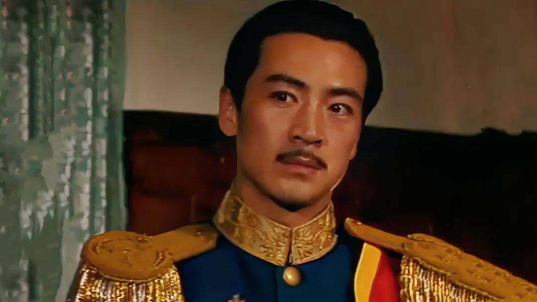 寇振海年近古稀,小21岁年轻妻子光彩照人,如今儿女双全真幸福_李婷